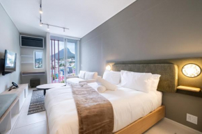 The Rose 704: Top Floor Modern Studio Apartment
